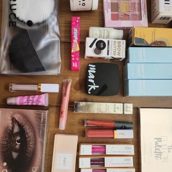 High End Beauty Bundle |Mixed Lot| Makeup/ Skincare  35+ High End Full Size Lot - Picture 7 of 10